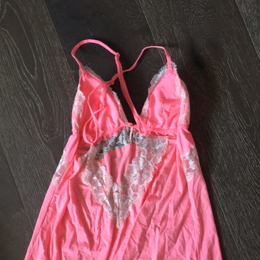 NWT! VICTORIA’S SECRET bright pink/orange lacy low back nighty. Size small. - Picture 3 of 5